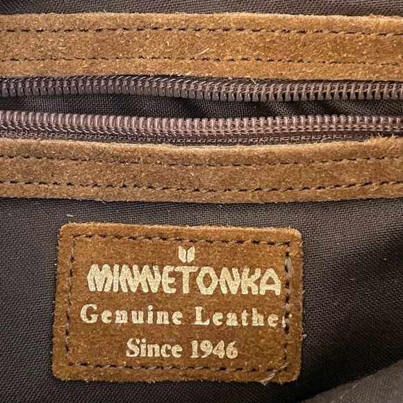 Like new MINNETONKA genuine leather fringe shoulder bag in cognac - Picture 13 of 15